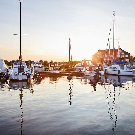 Bades Huk Marina Hotel Hohen Wieschendorf Exterior photo
